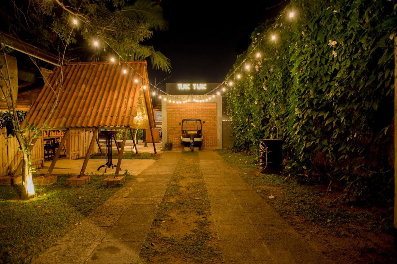 Tuk Tuk Boutique Hotel 니곰보 외부 사진